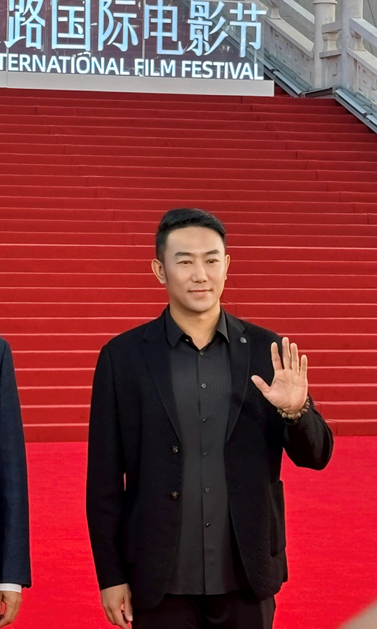 《阿克达拉》亮相丝绸之路国际电影节  主演薛奇深情回顾援疆拍摄历程