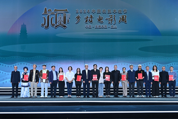 电影《我本是高山》荣获乡村电影周四大奖项，用心讲好乡村女性教育故事！