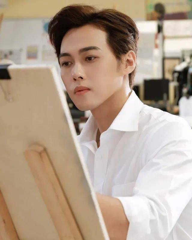 TVB御用变态佬深圳开美甲店网友期待本人来做曾是乐队成员