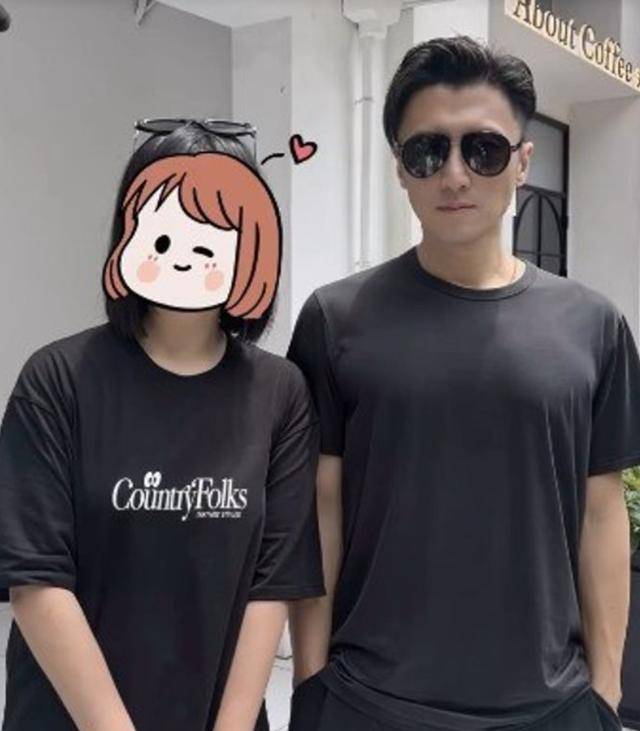 谢霆锋长沙录节目引围观全黑造型Chok爆餐厅贴心与粉丝合影