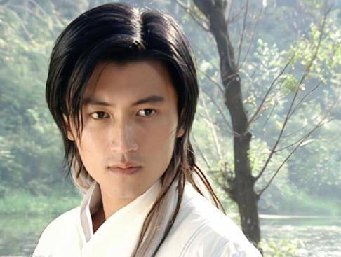 谢霆锋长沙录节目引围观全黑造型Chok爆餐厅贴心与粉丝合影