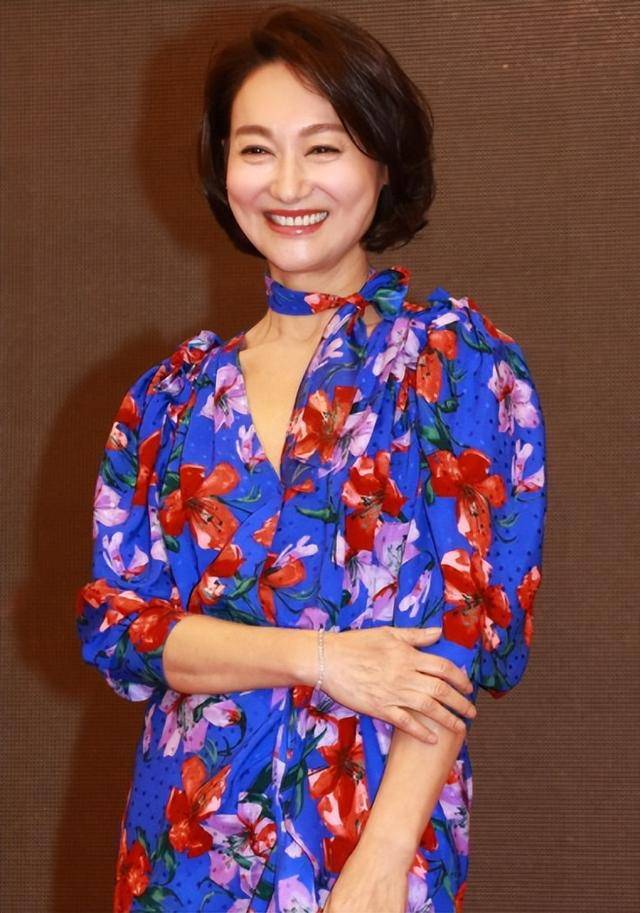 89针伤疤见证影后传奇！惠英红65岁拼命拍戏成香港首位三金影后