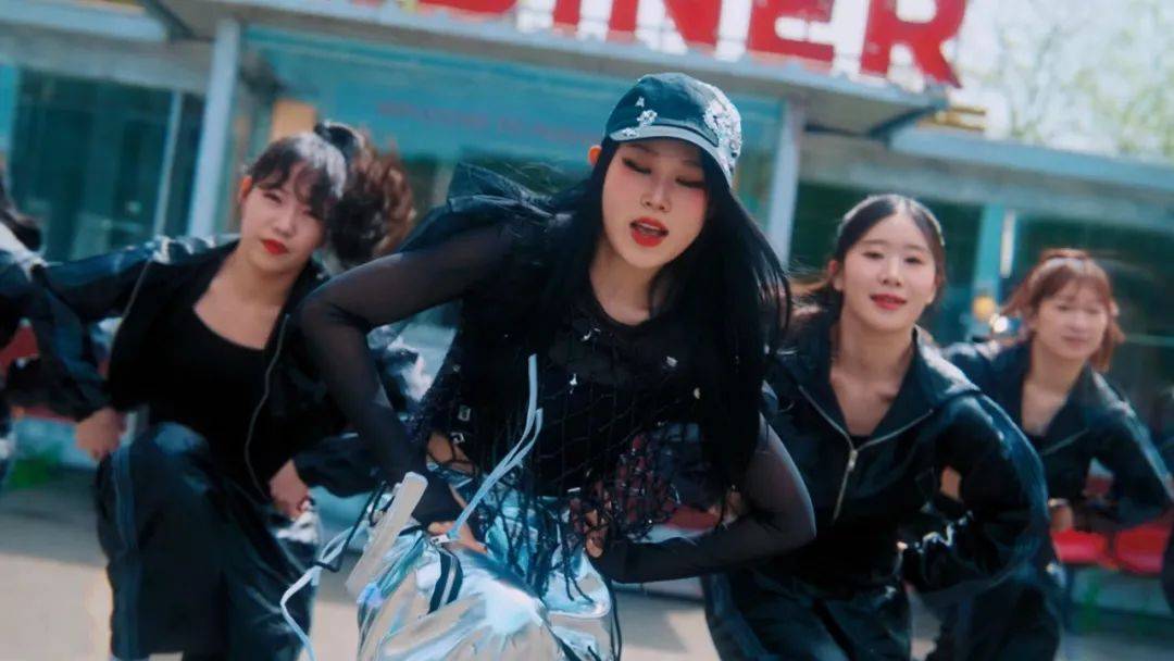 强捧出道她能红吗