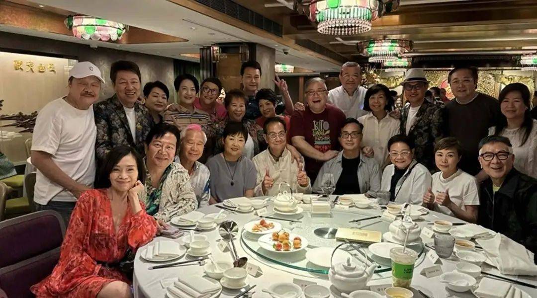 TVB知名男星罕见露面双鬓斑白至今未婚曾苦恋刘晓庆却无疾而终