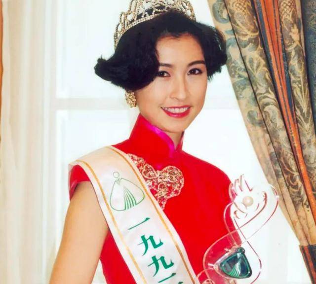 刘青云夫妇与TVB三届视帝夫妇同游峨眉山恩爱如初羡煞旁人