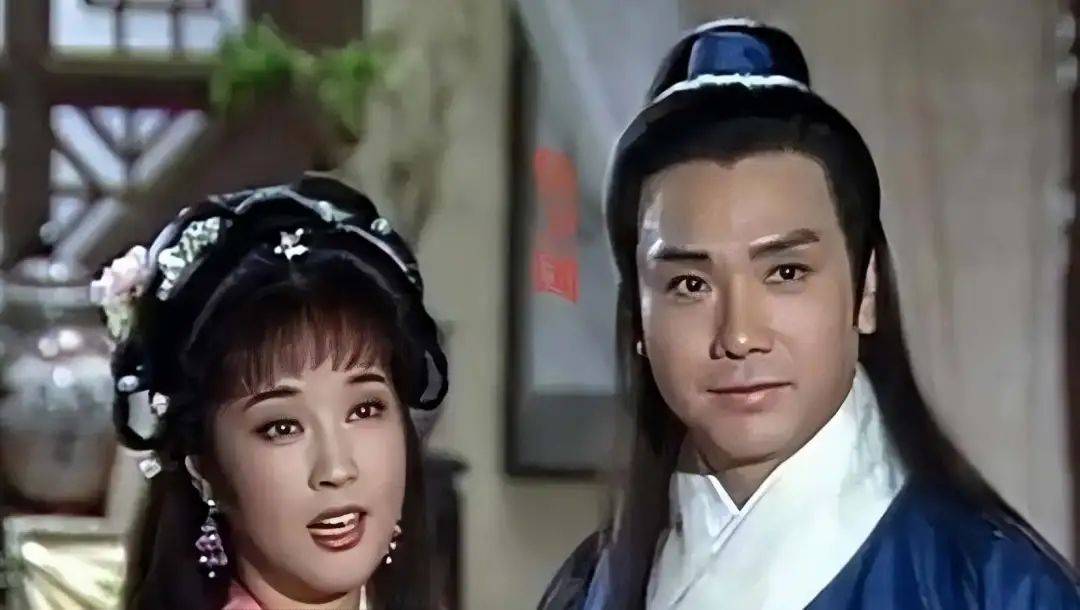 TVB知名男星罕见露面双鬓斑白至今未婚曾苦恋刘晓庆却无疾而终