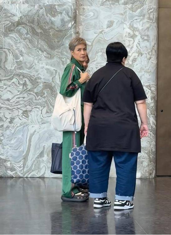 TVB前花旦银灰发惊艳全网开始拍摄新剧曾被导演勒令减肥