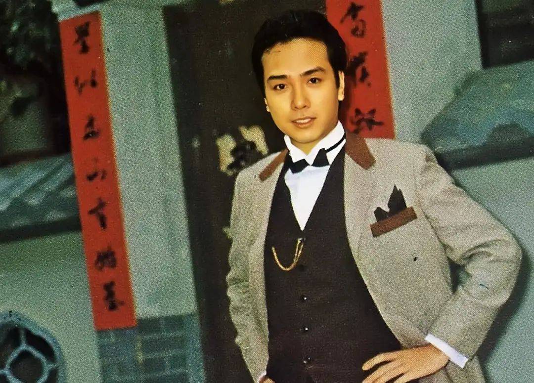 TVB知名男星罕见露面双鬓斑白至今未婚曾苦恋刘晓庆却无疾而终