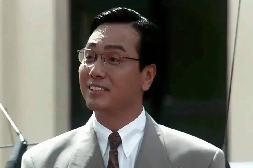 TVB知名男星罕见露面双鬓斑白至今未婚曾苦恋刘晓庆却无疾而终