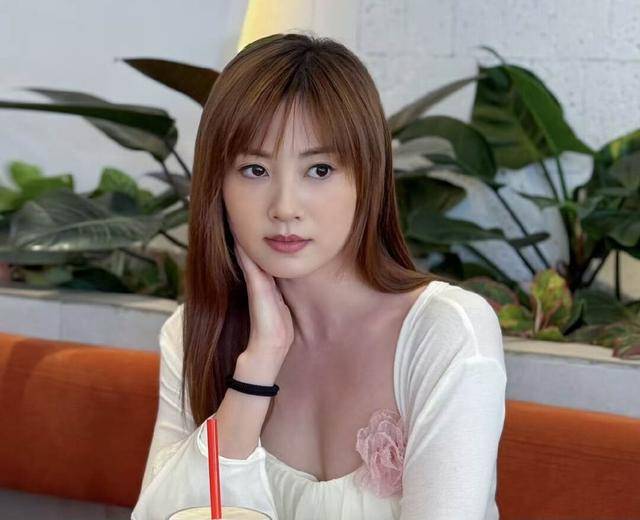 恭喜！TVB知名女星不排除闪婚和富二代关系比朋友更亲密