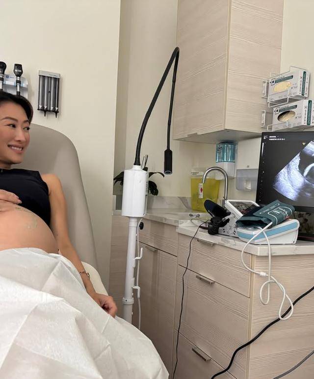 谢贤42岁女儿二胎孕肚照曝36周状态超好与外籍男友恋情甜蜜