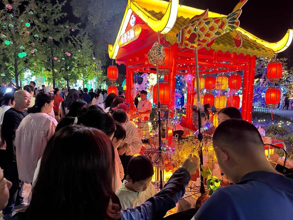 潮体验、微度假、热IP——中秋节假期各地消费市场扫描