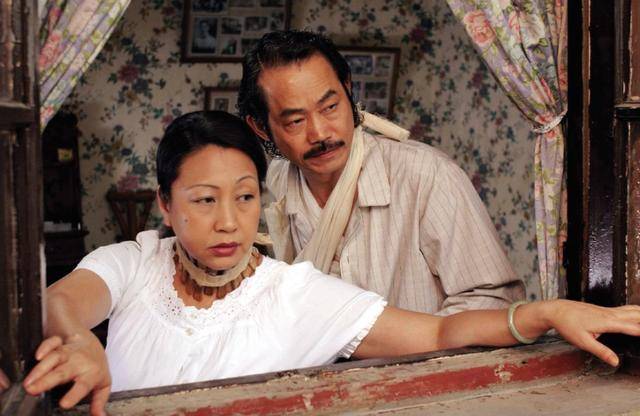 74岁元华温哥华被偶遇幸福肥身材引热议与妻子恩爱40年