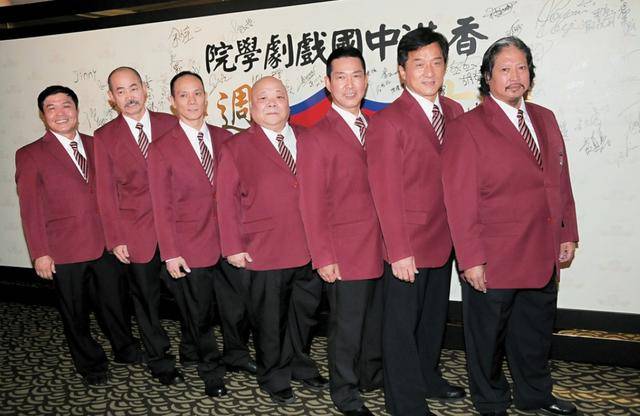 74岁元华温哥华被偶遇幸福肥身材引热议与妻子恩爱40年