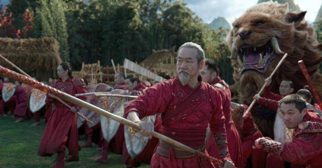 74岁元华温哥华被偶遇幸福肥身材引热议与妻子恩爱40年