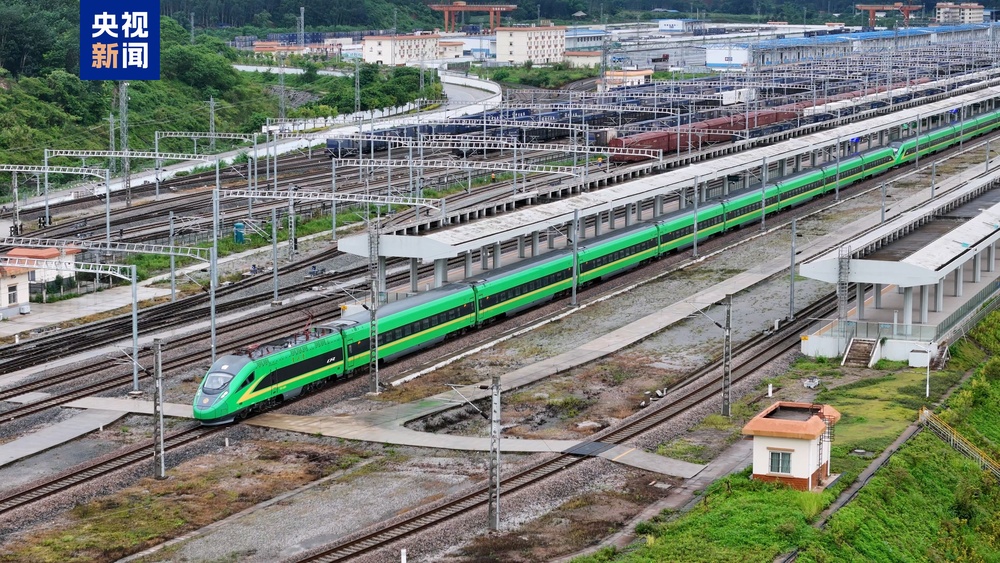 磨憨-成都南首开直达动车开启滇川朝发夕至新体验